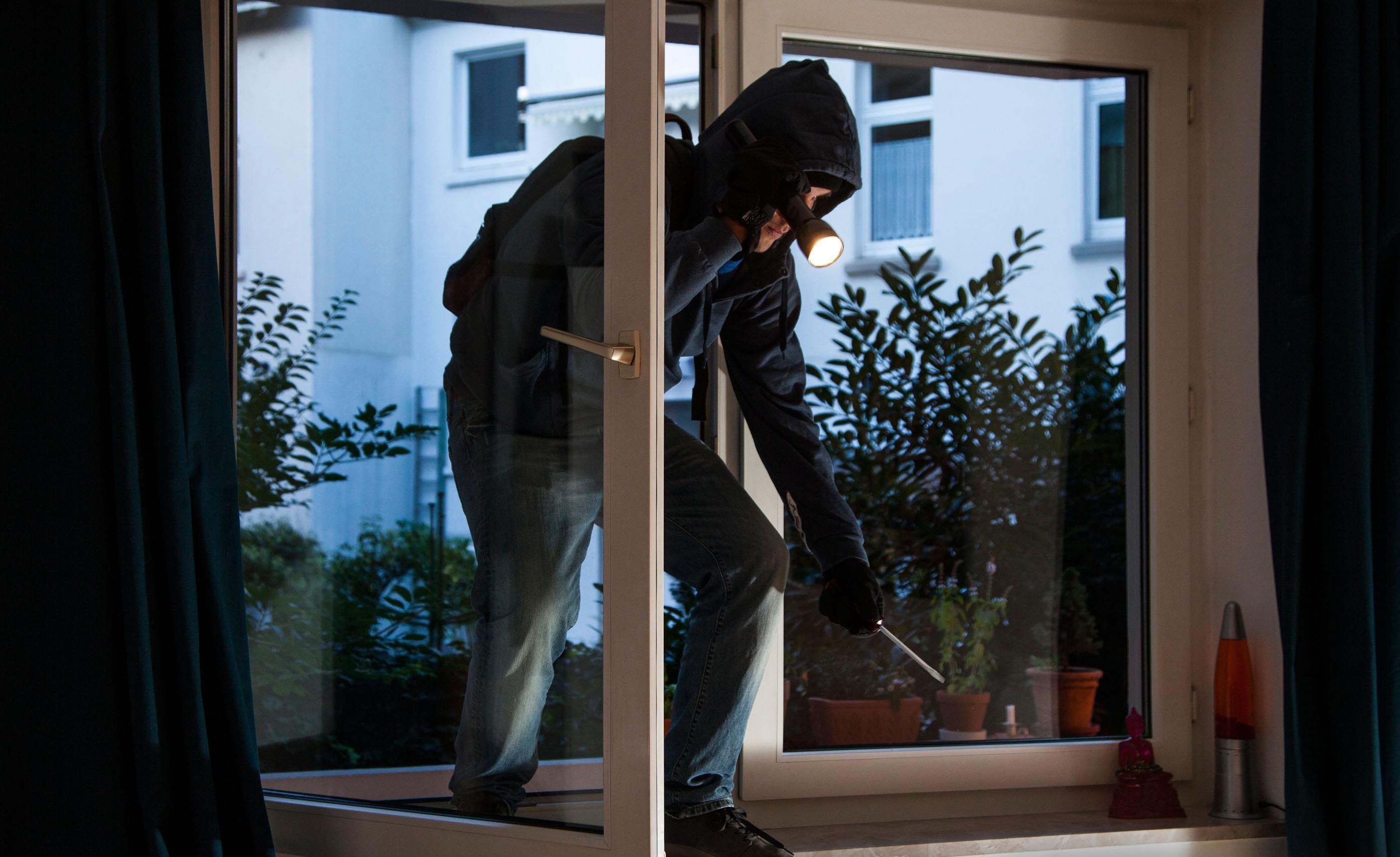Ladro di appartamento - consigli sulla sicurezza dei Carabinieri